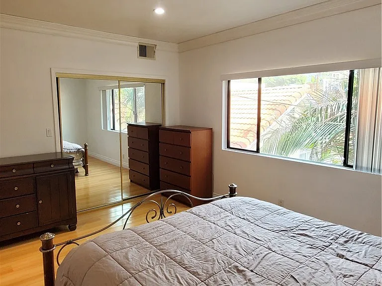 351 E Verdugo Ave #E — Photo 13