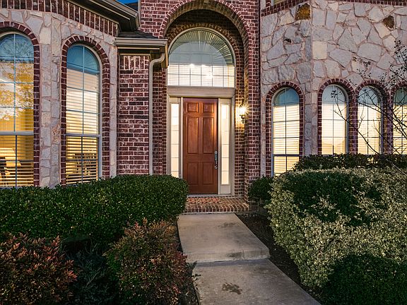 3rd image of 6012 Larkspur Ln