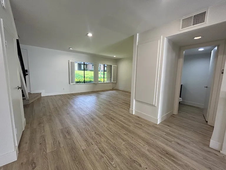 714 Briarwood Ln — Photo 4