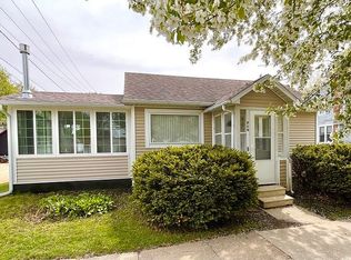 718 W 4th St, Cedar Falls, IA 50613