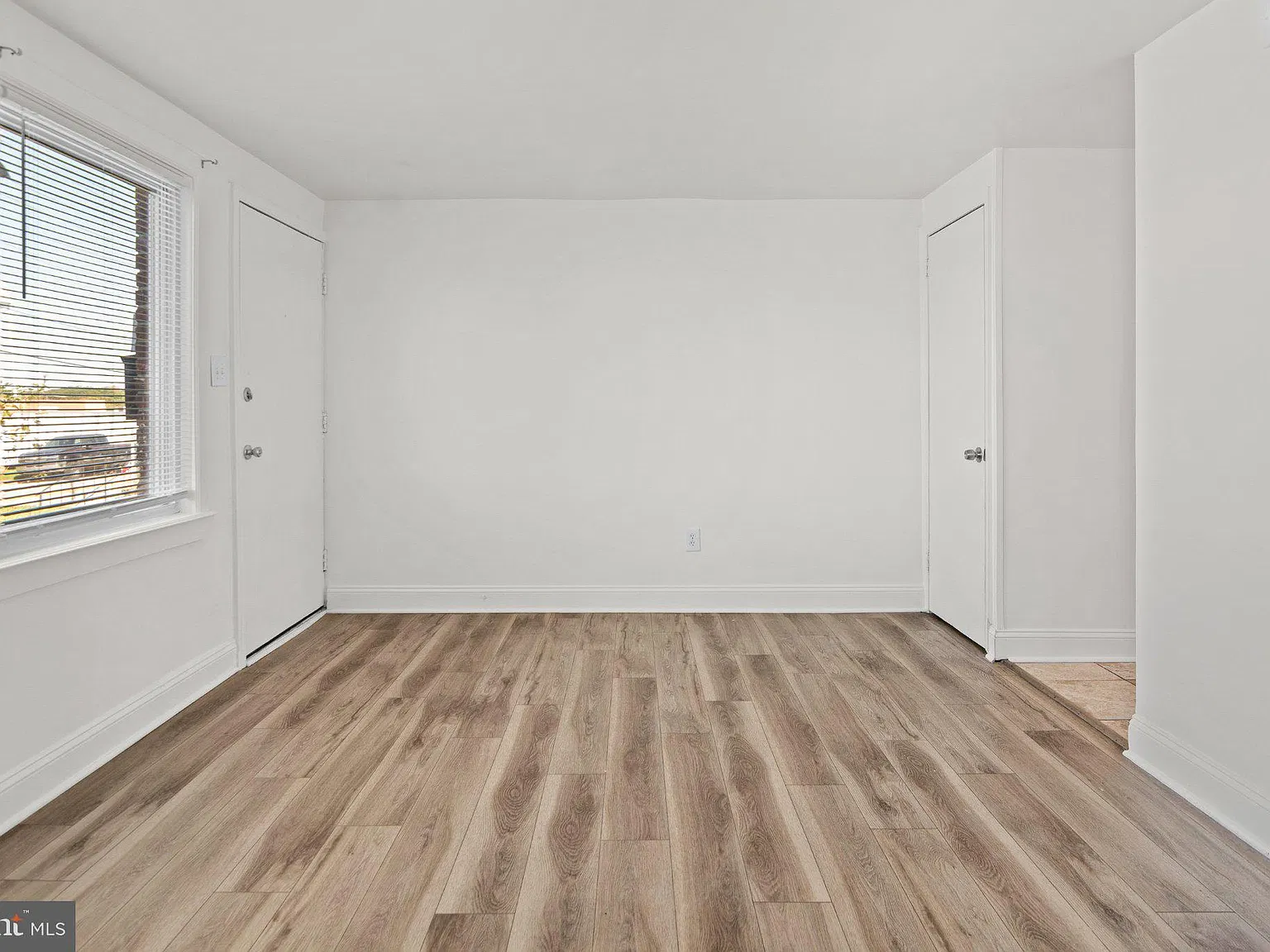 2 bed, 1.0 bath, 896 sqft, $1,650 — Photo 3