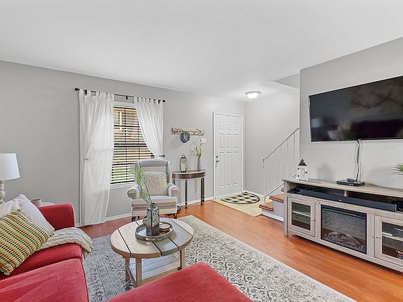 5th image of 4228 Eiffel Dr