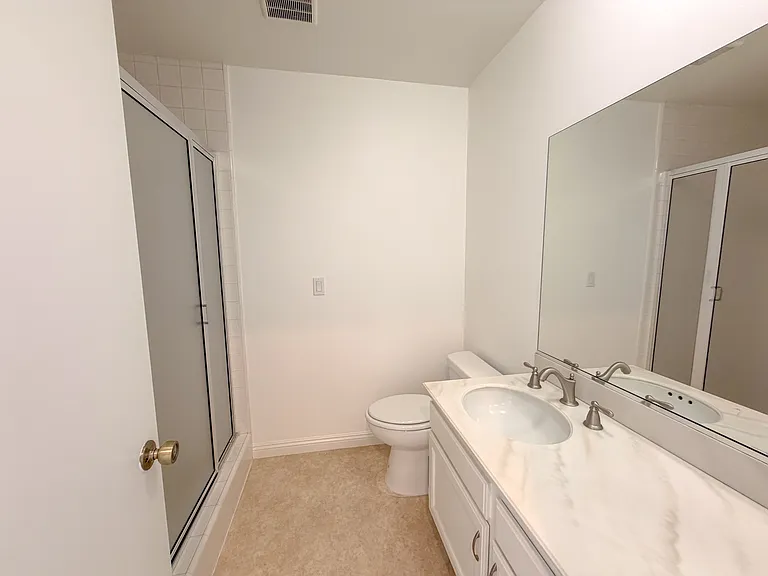 18242 Burbank Blvd #8 — Photo 32