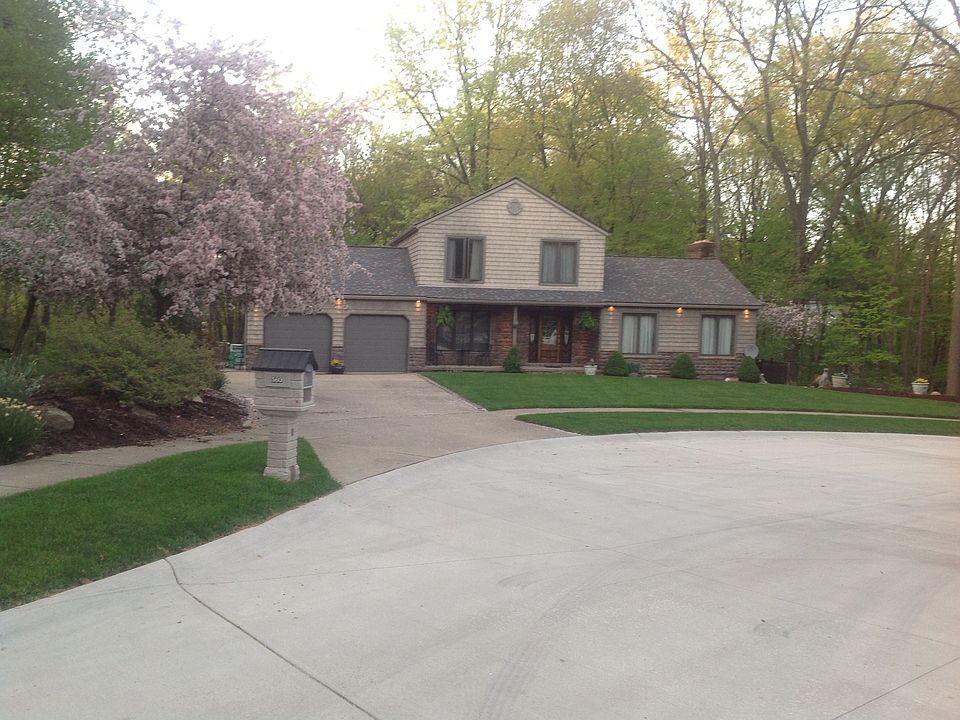 1st image of 560 Willow Grove Dr