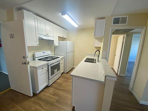 4th image of 1426 S Wooster St APT 101