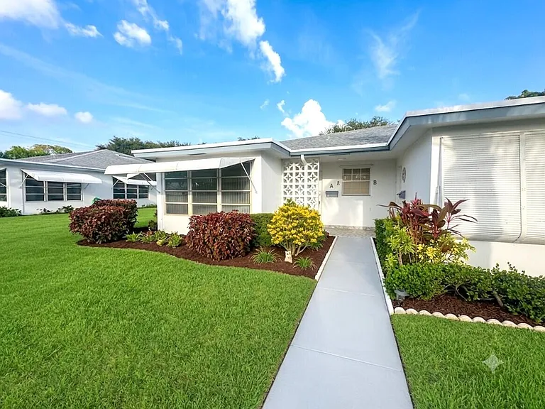 1202 S Drive Cir #A — Photo 1