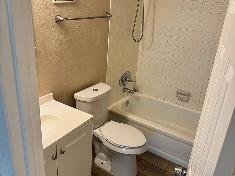 900 Avenue Z SE #D2 — Photo 6