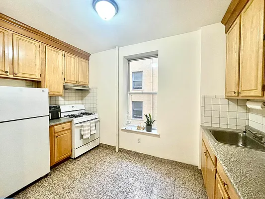 Rented by Luxian International Realty LLC | media 4