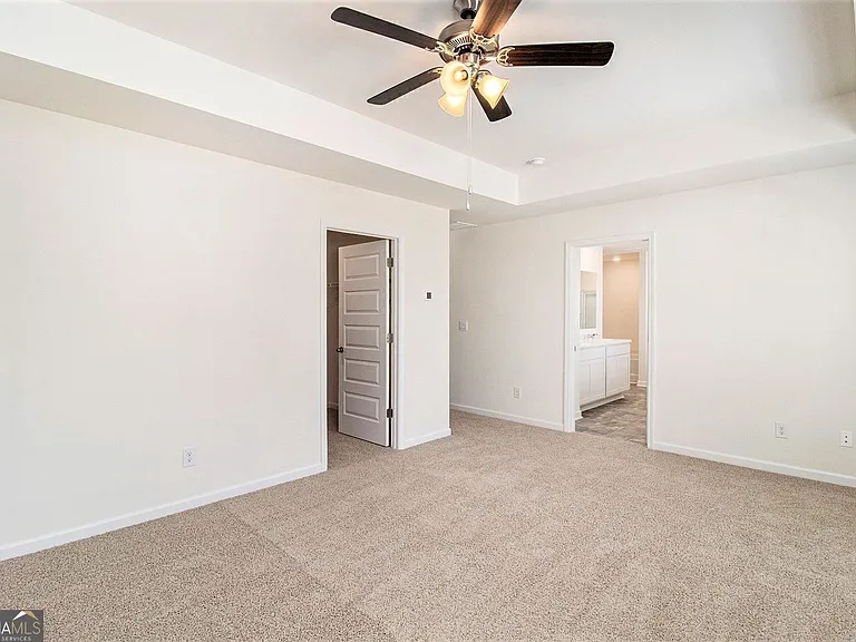 568 Whitman Ln — Photo 17