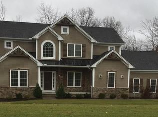 1152 Whispering Woods Dr, Macedonia, OH 44056