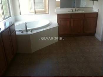 4th image of 41 Peak Villa Dr