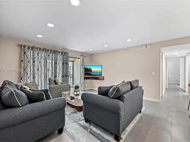 812 Sky Pine Way #C2 — Photo 5