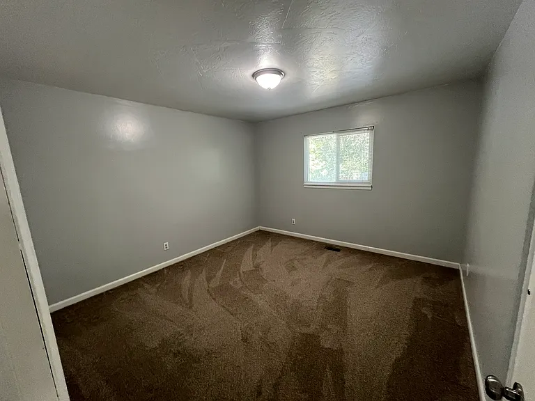 7443 S Creek Rd — Photo 11
