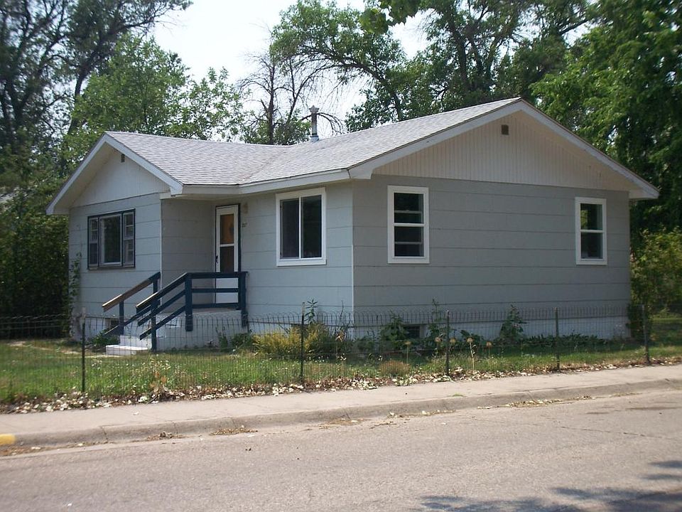 Corner lot with curbside parking