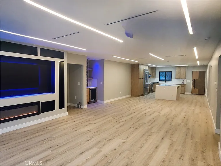 20522 Sherman Way — Photo 13