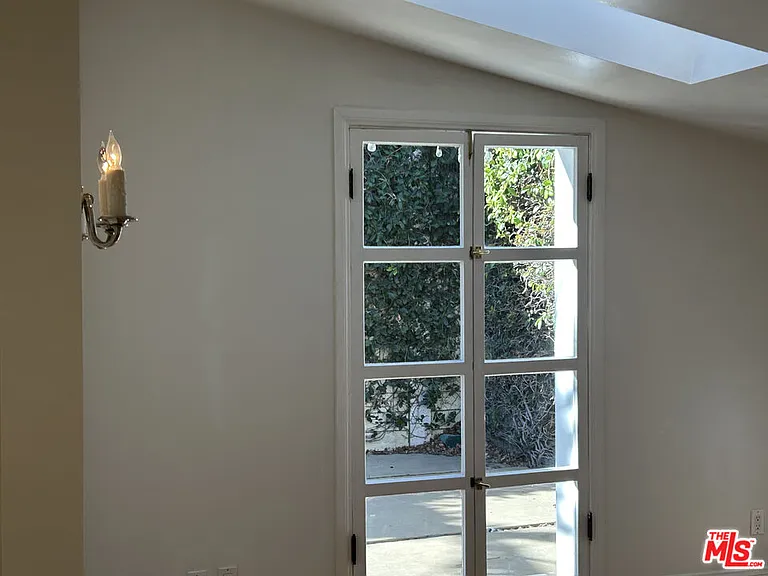 8711 Sherwood Dr — Photo 10