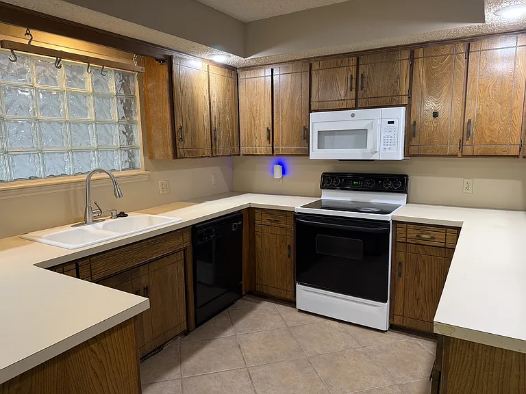 202 N Cimarron Dr — Photo 6