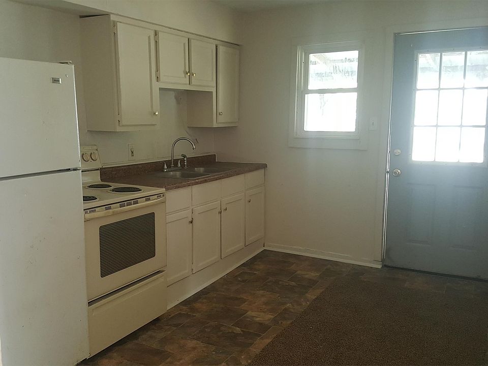 2nd image of 1206 1/2 N Apperson Way