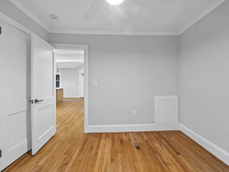 10 Amherst Ave — Photo 5
