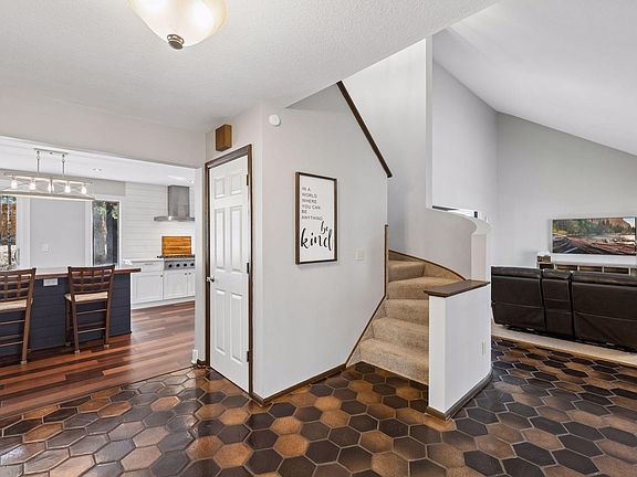 5th image of 5535 Ridgewood Cv