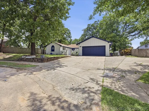 334 Spruce Ct, Sand Springs, OK 74063