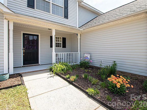 3rd image of 4708 Titus Ct