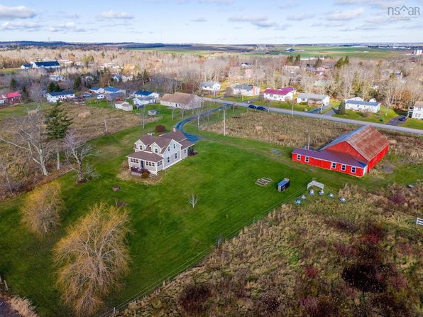 12 Hunter Rd, East Hants, NS B0N 1Y0