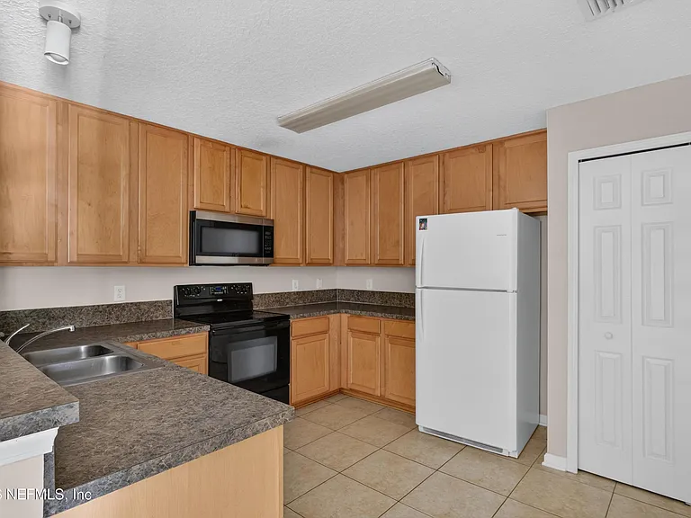 7047 Deer Lodge Cir #106 — Photo 10
