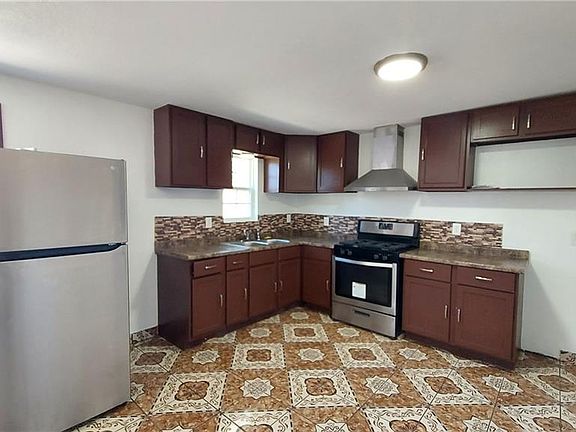 5th image of 1811 N Michigan St