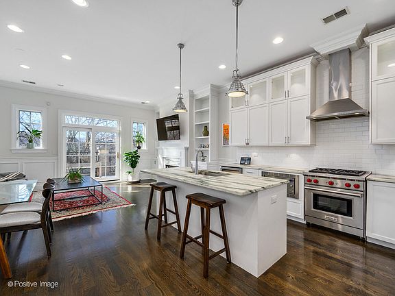 2nd image of 2769 N Kenmore Ave #3