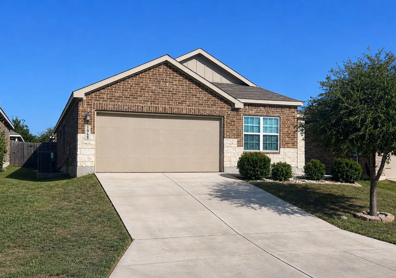 Beautiful 4 bedroom home in Voss Farms! — Photo 2