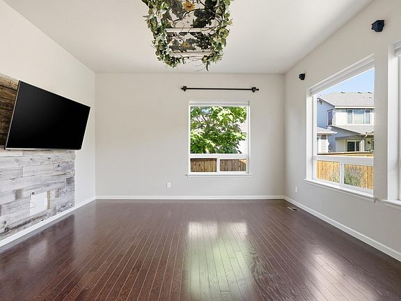5th image of 882 Jenny Ln