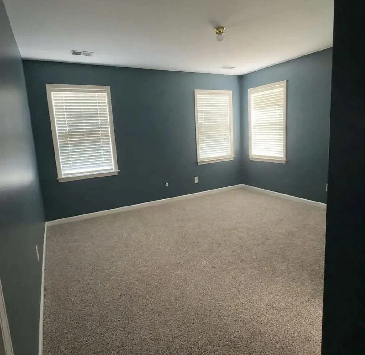 3 bed, 1224 sqft, $2,000 — Photo 3
