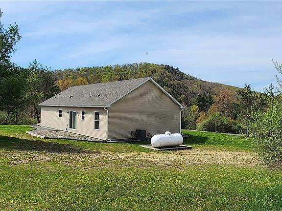 3rd image of 185 Lawrence Rd