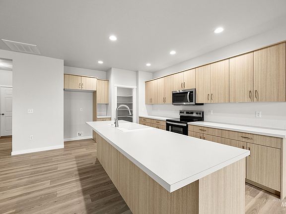 4th image of 13654 Inman Ct