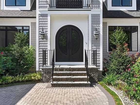 3rd image of 18 Keeney Pond Rd