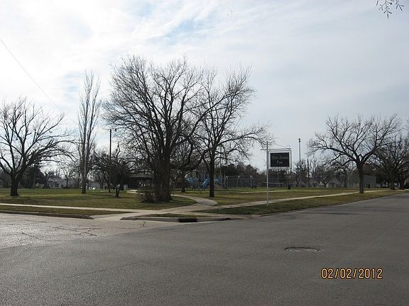 3rd image of 415 NW Dearborn Ave