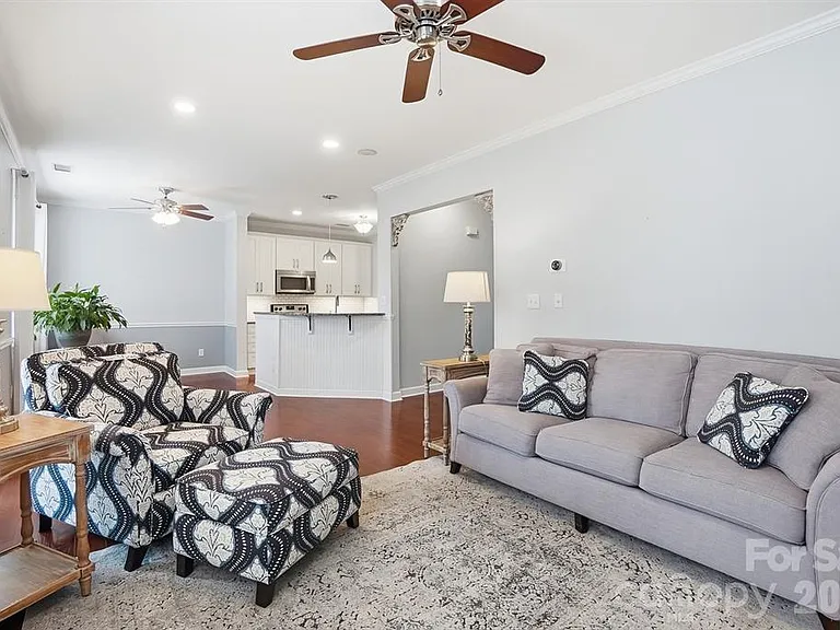 19512 Topgallant Dr — Photo 11