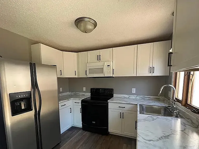 2206 S Holt Ave — Photo 5
