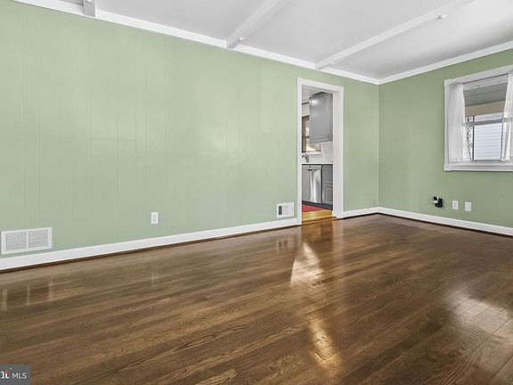 3rd image of 5925 Berwyn Rd