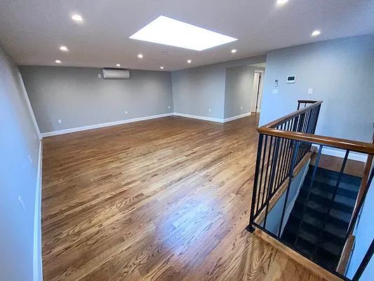 Rented by Salon Realty Corp | media 1