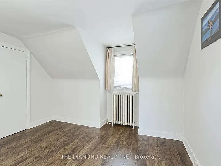 3927 Bloor St W — Photo 22