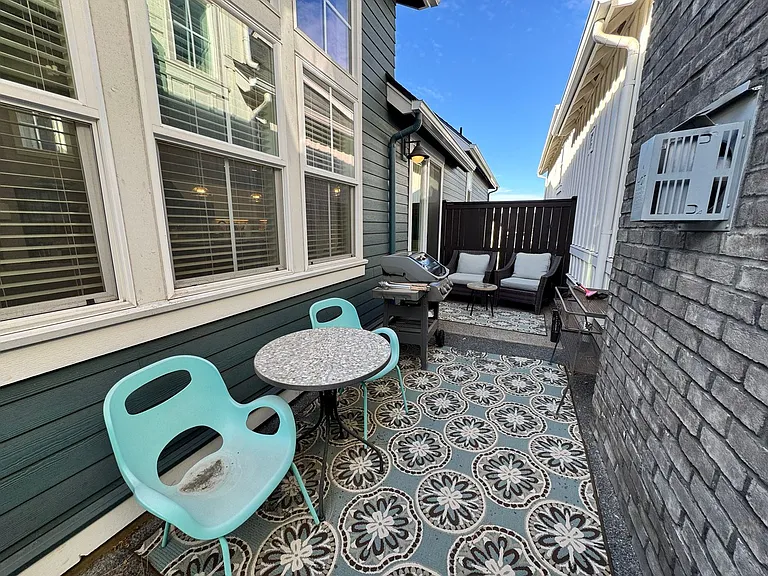 2740 Ordway Ave — Photo 73