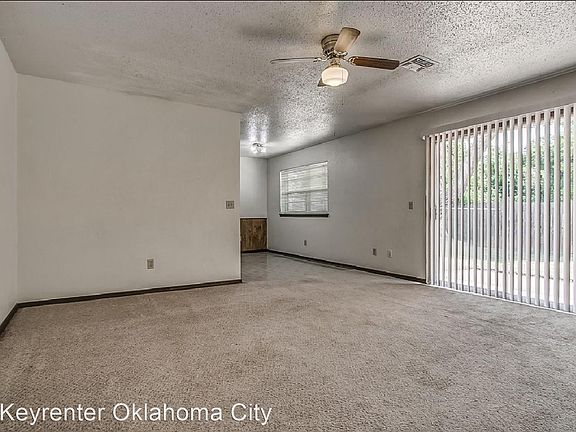 3rd image of 403 Teakwood Ave