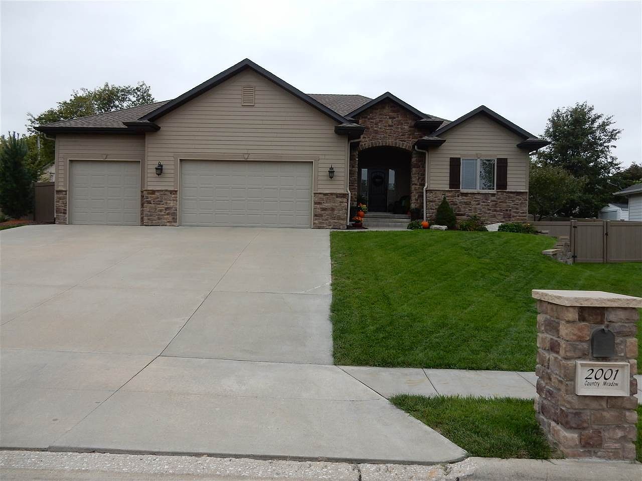 2001 Country Meadows Pl Beatrice NE 68310 Zillow