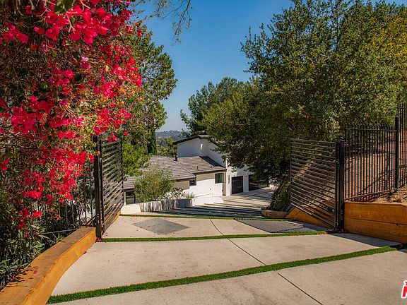 4th image of 122 Patrician Way