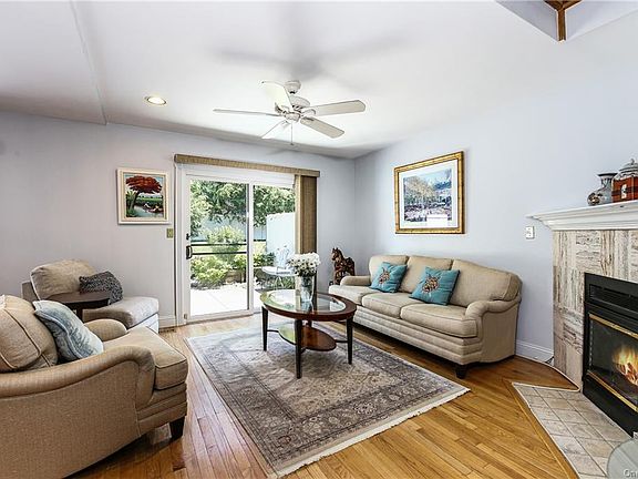2nd image of 8 Kings Park Dr
