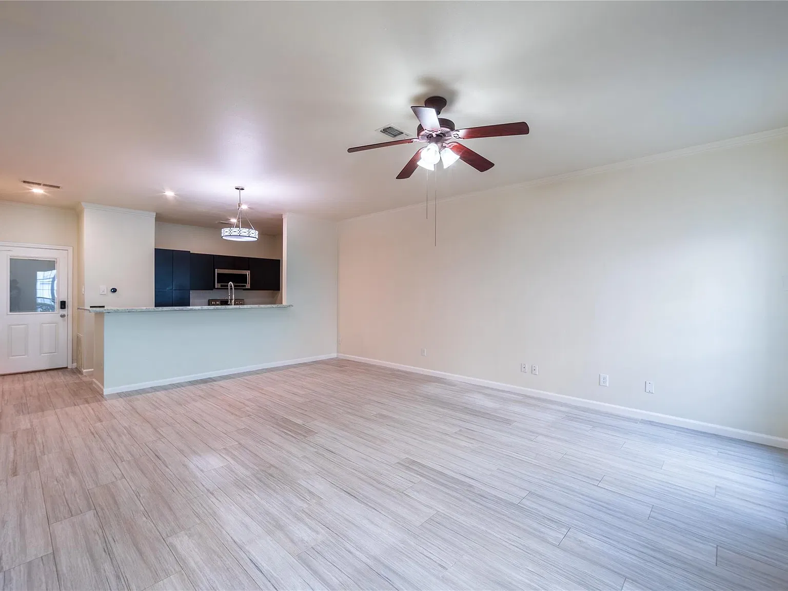 2 bed, 2.5 bath, 1533 sqft, $1,800 — Photo 2