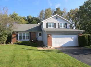 1320 N Parkview Ter, Algonquin, IL 60102