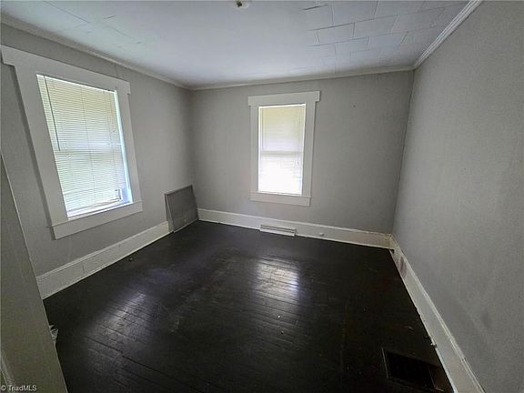 2nd image of 714 Becks Church Rd
